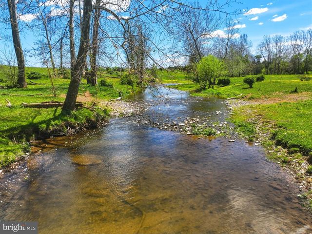 137 BRADY LN, Mount Jackson, VA 22842