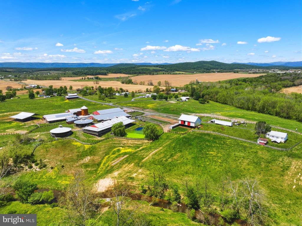 137 BRADY LN, Mount Jackson, VA 22842