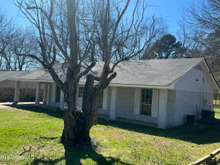 2479 Twisted Oak Drive, Jackson, MS 39212