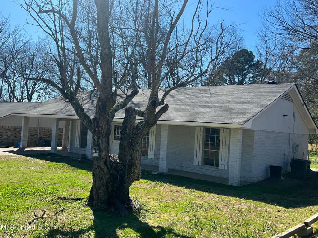 2479 Twisted Oak Drive, Jackson, MS 39212