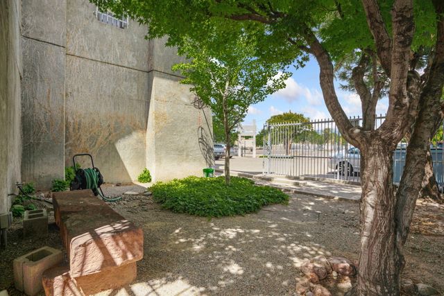 427 Adams Street SE, Albuquerque, NM 87108