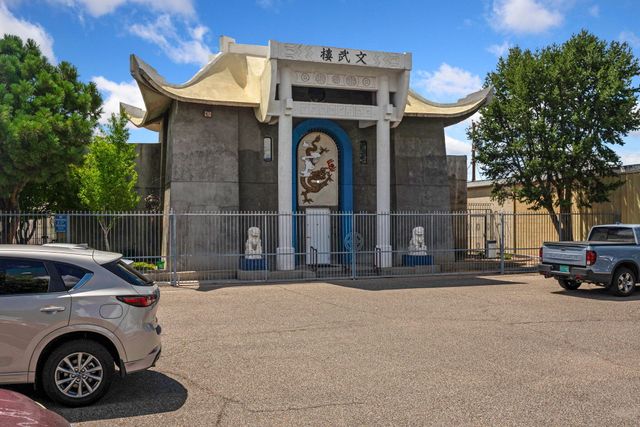 427 Adams Street SE, Albuquerque, NM 87108