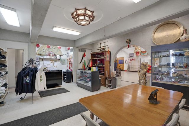 427 Adams Street SE, Albuquerque, NM 87108