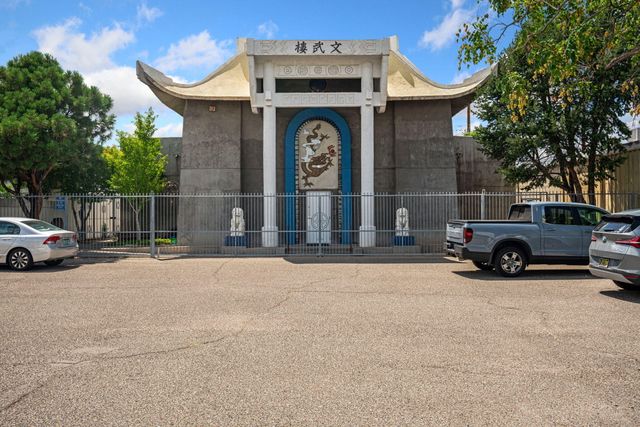 427 Adams Street SE, Albuquerque, NM 87108