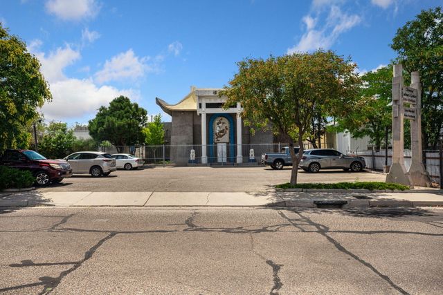 427 Adams Street SE, Albuquerque, NM 87108