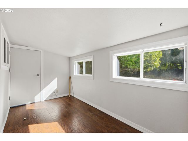 2049 CITY VIEW St, Eugene, OR 97405