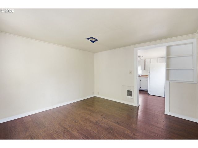 2049 CITY VIEW St, Eugene, OR 97405