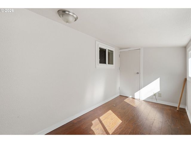 2049 CITY VIEW St, Eugene, OR 97405