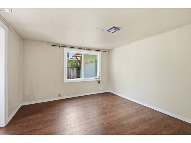 2049 CITY VIEW St, Eugene, OR 97405