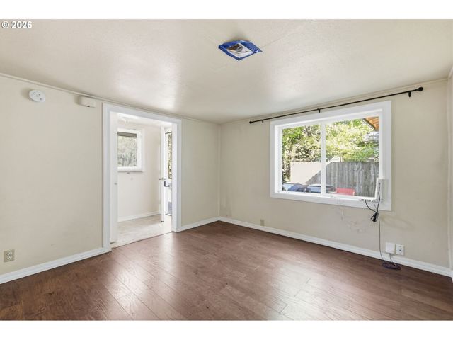 2049 CITY VIEW St, Eugene, OR 97405