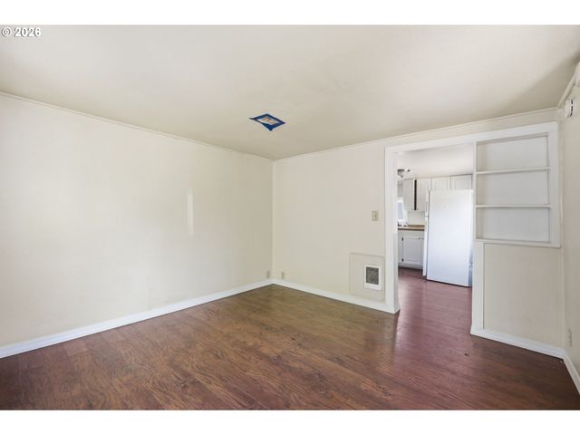 2049 CITY VIEW St, Eugene, OR 97405