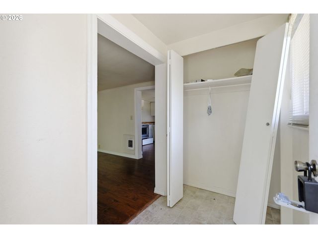 2049 CITY VIEW St, Eugene, OR 97405