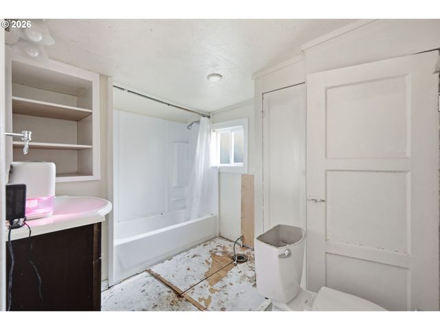 2049 CITY VIEW St, Eugene, OR 97405