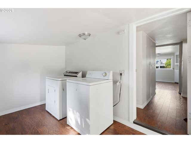 2049 CITY VIEW St, Eugene, OR 97405