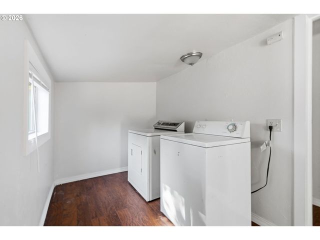 2049 CITY VIEW St, Eugene, OR 97405