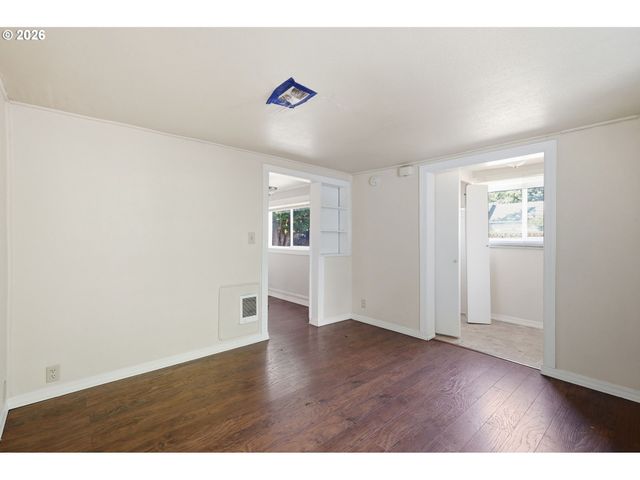 2049 CITY VIEW St, Eugene, OR 97405