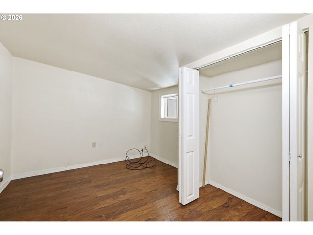 2049 CITY VIEW St, Eugene, OR 97405