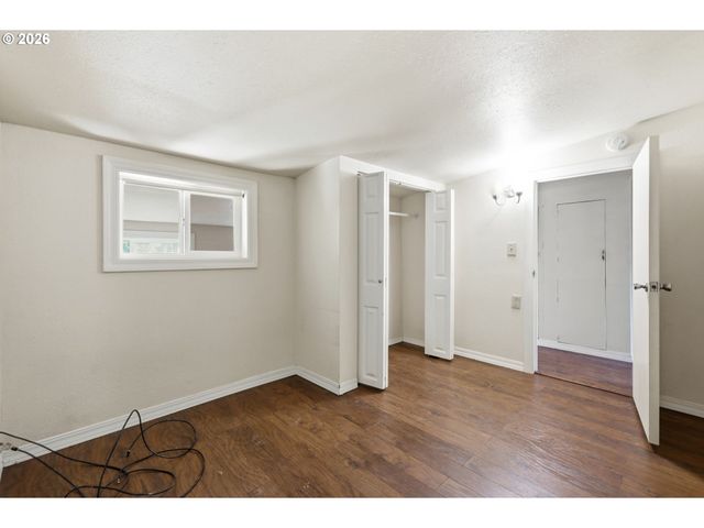 2049 CITY VIEW St, Eugene, OR 97405