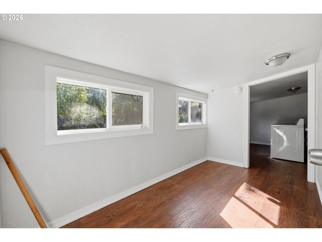 2049 CITY VIEW St, Eugene, OR 97405