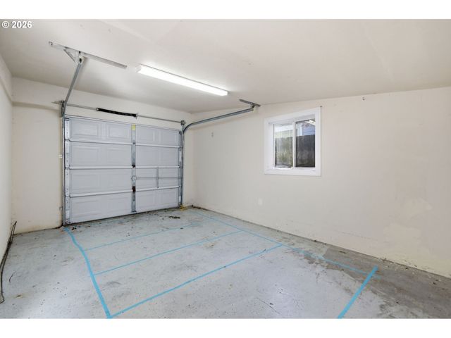 2049 CITY VIEW St, Eugene, OR 97405