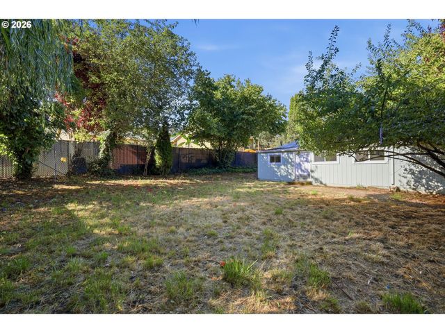 2049 CITY VIEW St, Eugene, OR 97405