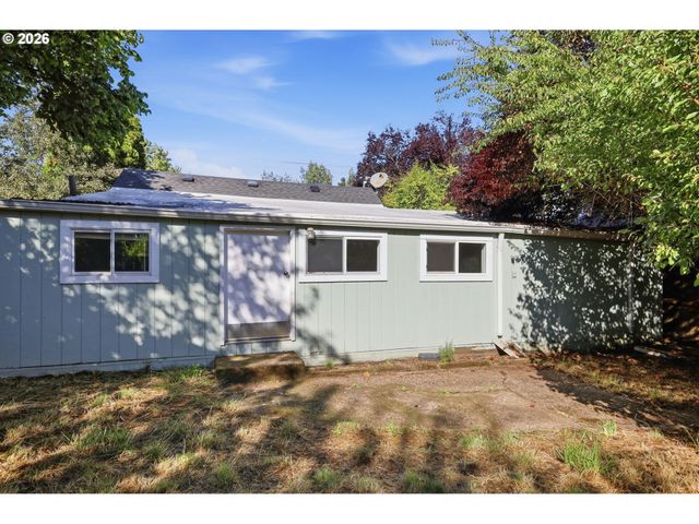 2049 CITY VIEW St, Eugene, OR 97405