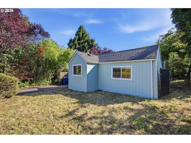 2049 CITY VIEW St, Eugene, OR 97405