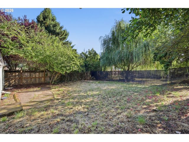 2049 CITY VIEW St, Eugene, OR 97405
