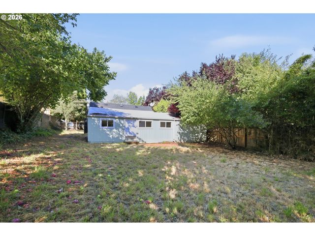 2049 CITY VIEW St, Eugene, OR 97405