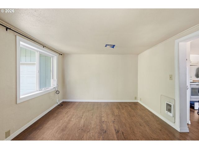 2049 CITY VIEW St, Eugene, OR 97405