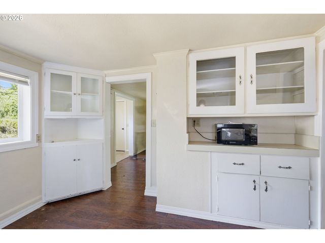 2049 CITY VIEW St, Eugene, OR 97405