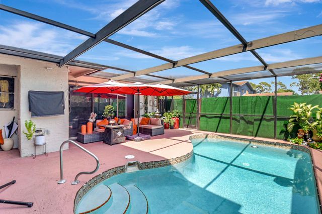 4582 Holly Lake Drive, Lake Worth, FL 33463