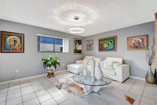 4582 Holly Lake Drive, Lake Worth, FL 33463