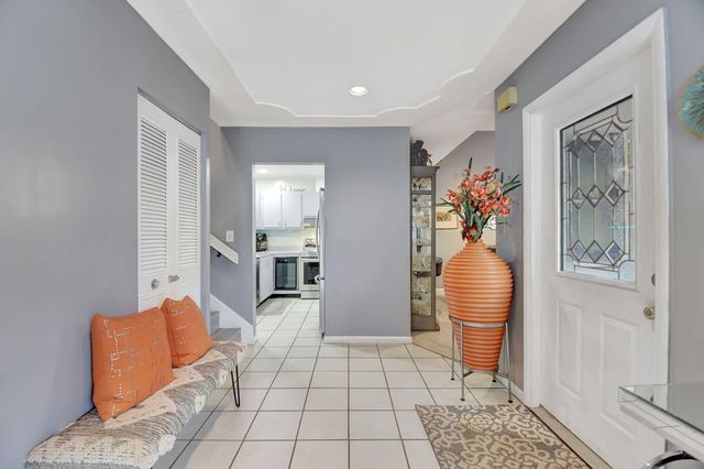 4582 Holly Lake Drive, Lake Worth, FL 33463