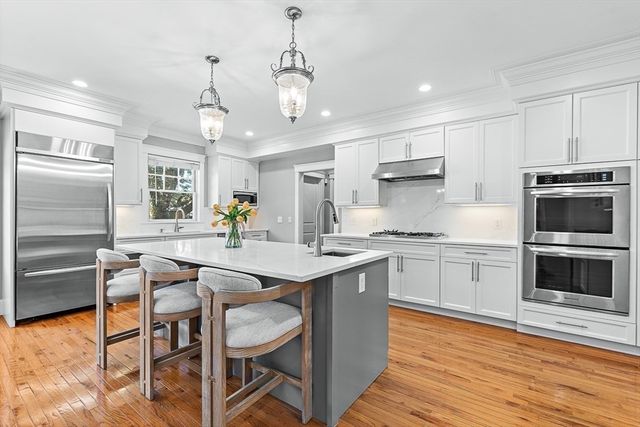 37 Mayflower Road, Winchester, MA 01890