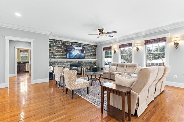 37 Mayflower Road, Winchester, MA 01890