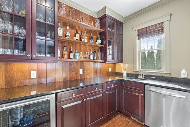 37 Mayflower Road, Winchester, MA 01890