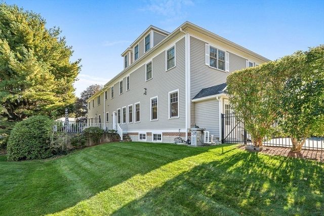 37 Mayflower Road, Winchester, MA 01890