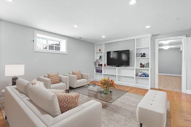 37 Mayflower Road, Winchester, MA 01890