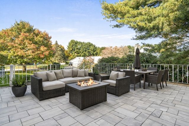 37 Mayflower Road, Winchester, MA 01890