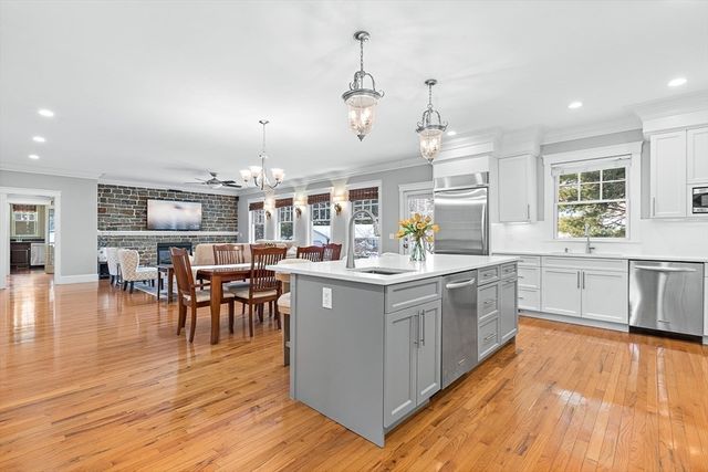 37 Mayflower Road, Winchester, MA 01890