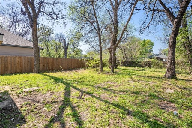2635 Carpenter Avenue, Dallas, TX 75215