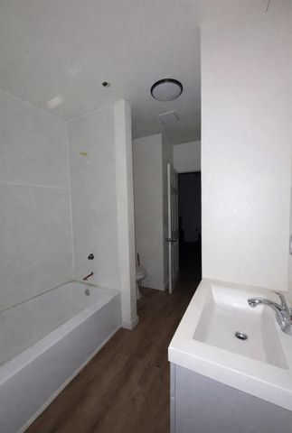 2044 E Tyler Avenue, Fresno, CA 93701