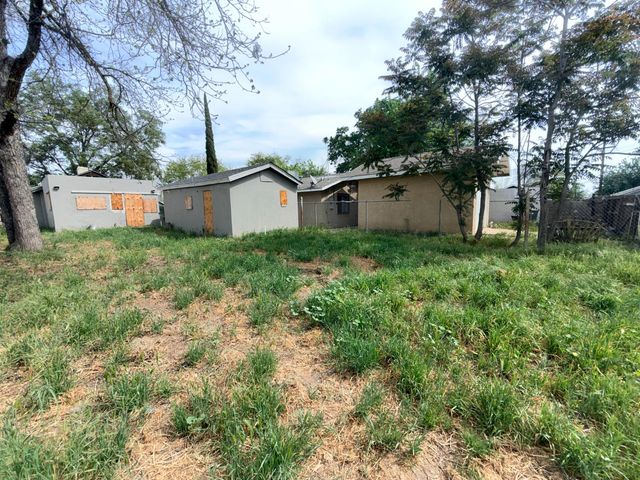 2044 E Tyler Avenue, Fresno, CA 93701