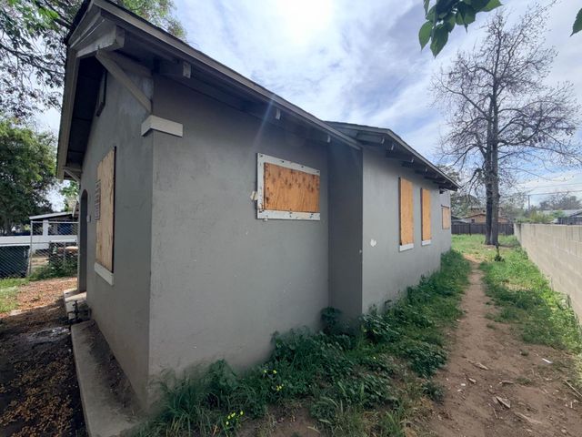 2044 E Tyler Avenue, Fresno, CA 93701