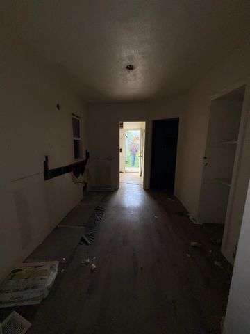 2044 E Tyler Avenue, Fresno, CA 93701