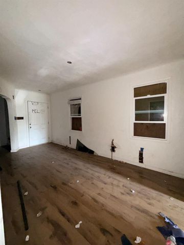 2044 E Tyler Avenue, Fresno, CA 93701