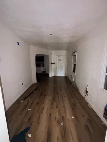 2044 E Tyler Avenue, Fresno, CA 93701