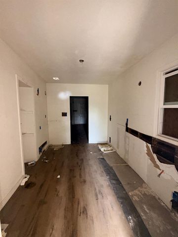 2044 E Tyler Avenue, Fresno, CA 93701