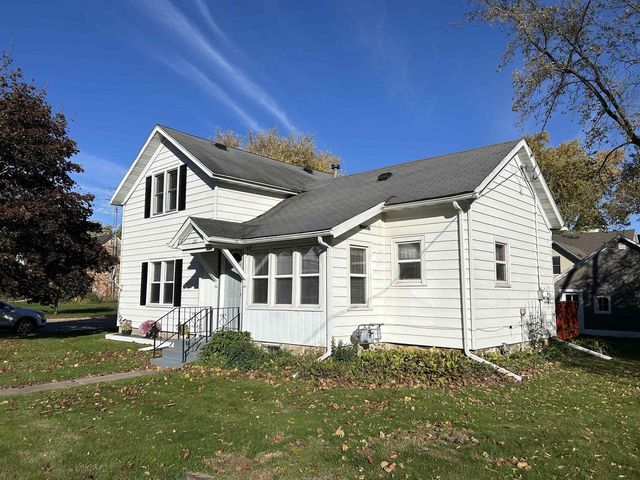 300 E DIVISION STREET, Greenwood, WI 54437